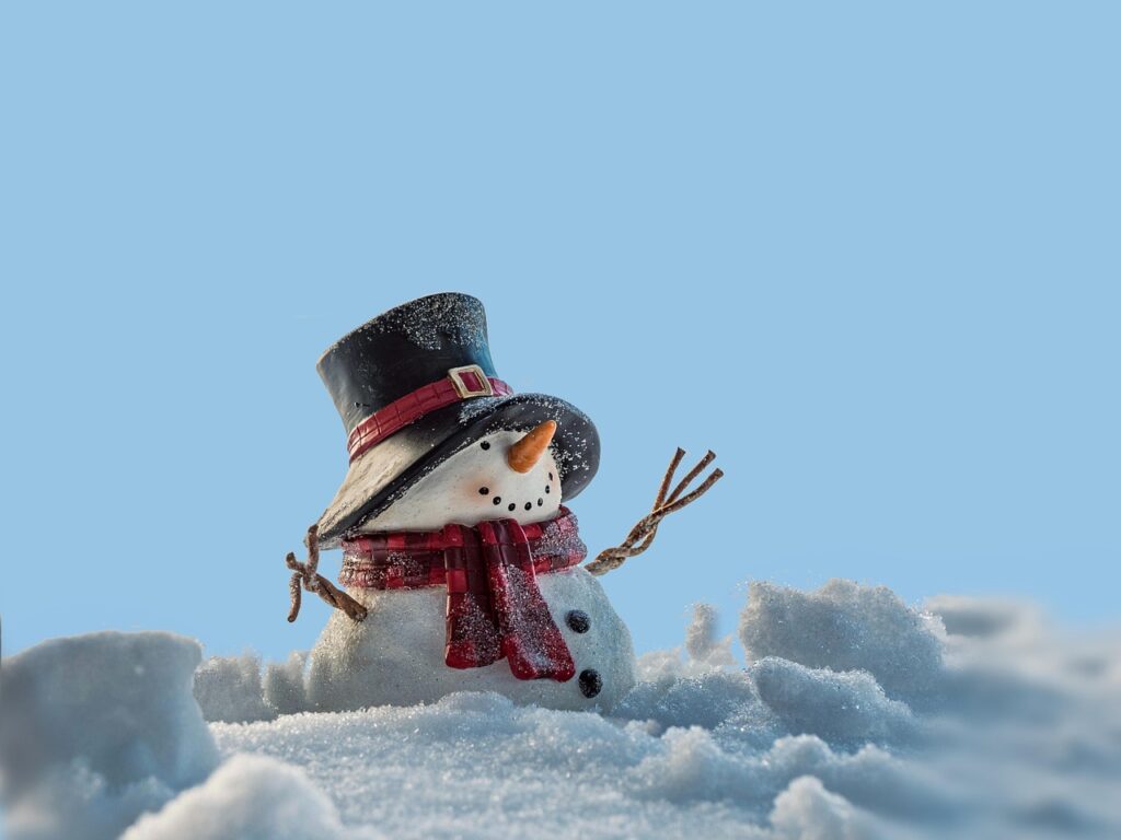 帽子をかぶった雪だるま