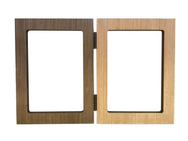 二つ折りのフォトフレーム