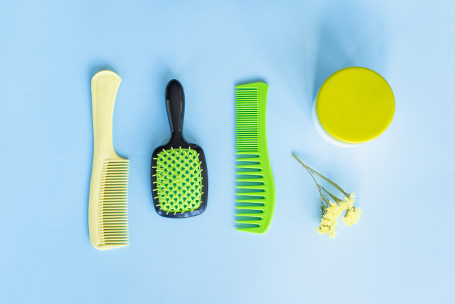 いろんな種類のヘアブラシ