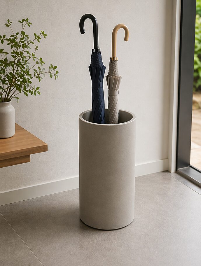 傘立ての中に２本の傘