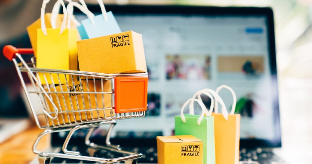ネットショップのサイトと買い物カートと箱や紙袋